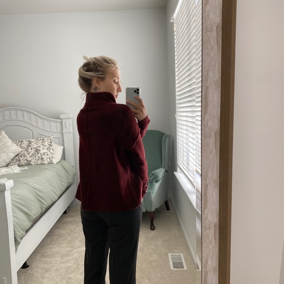 Universal thread red sweater - Picture 4 of 7